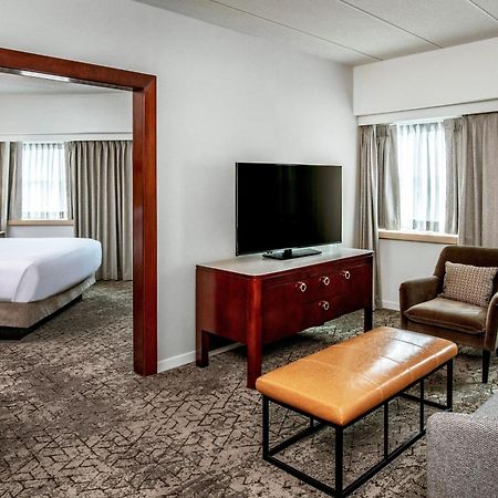 Sheraton Boston Needham Hotel Экстерьер фото
