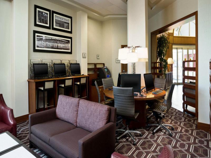 Sheraton Boston Needham Hotel Экстерьер фото
