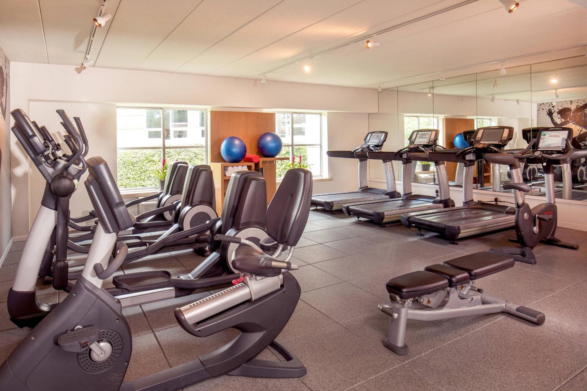 Sheraton Boston Needham Hotel Экстерьер фото
