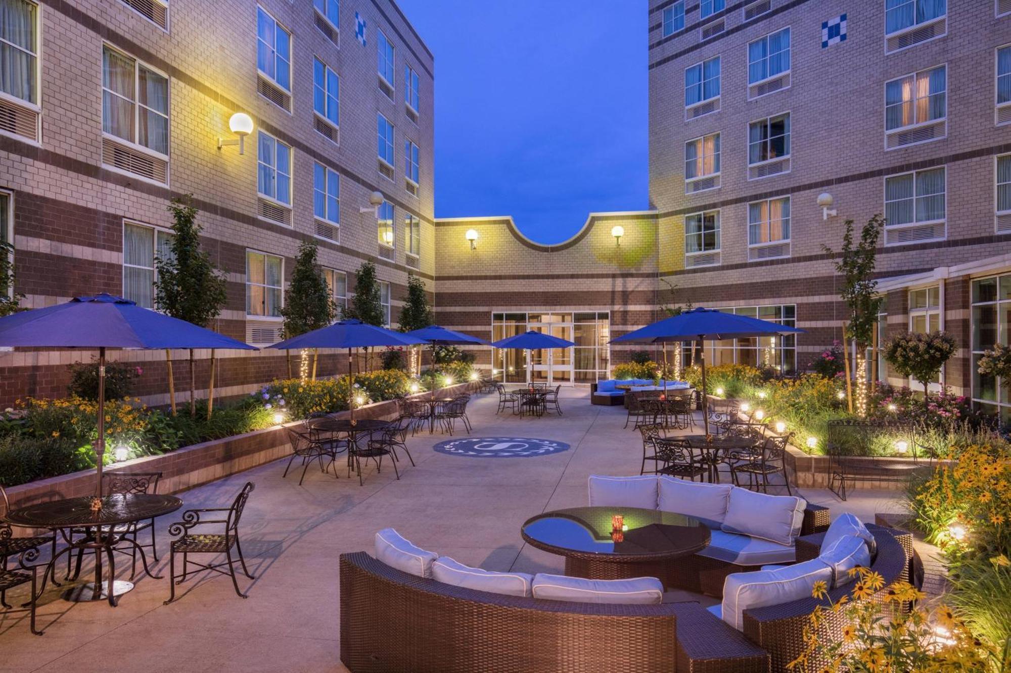 Sheraton Boston Needham Hotel Экстерьер фото