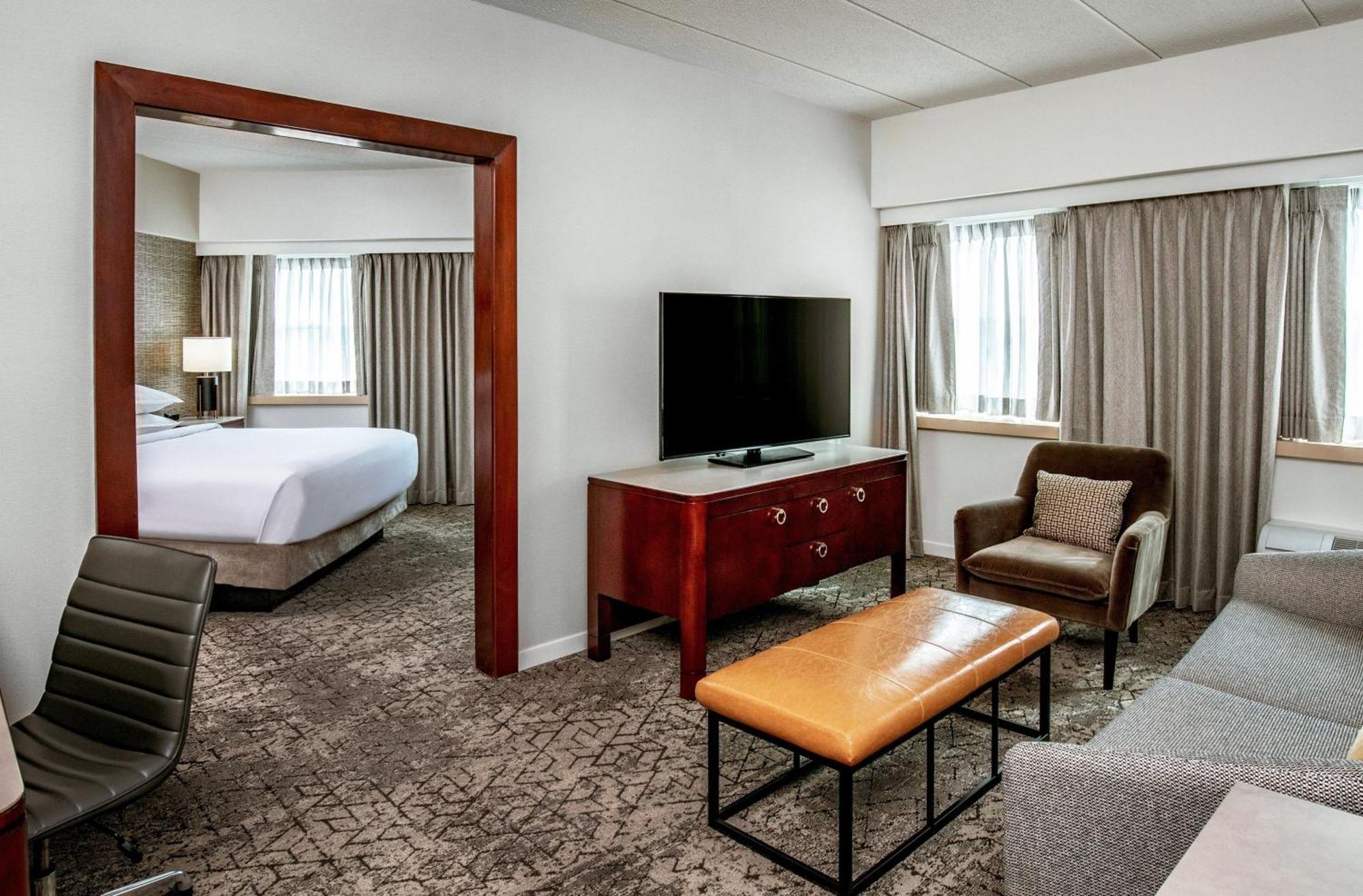 Sheraton Boston Needham Hotel Экстерьер фото