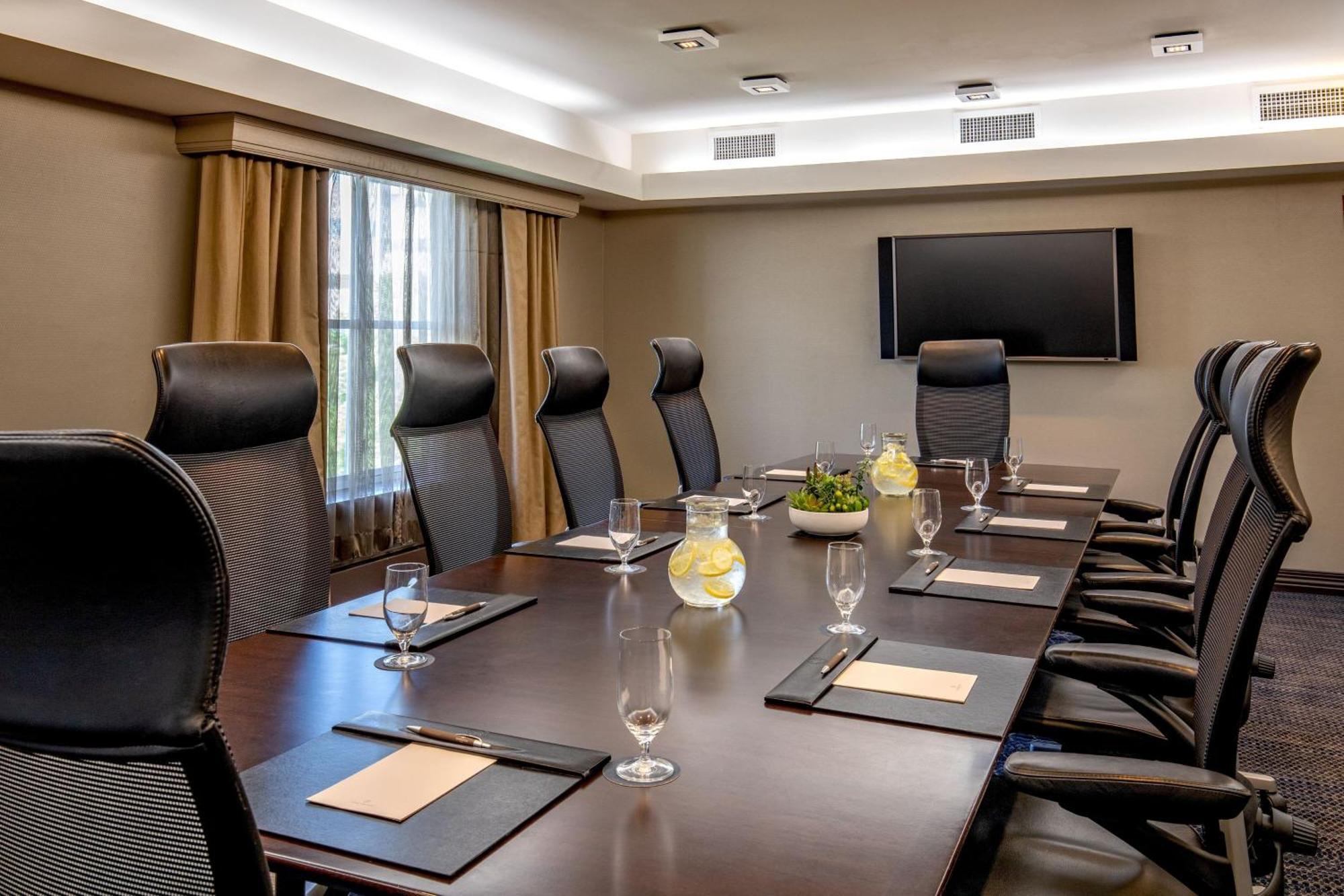 Sheraton Boston Needham Hotel Экстерьер фото