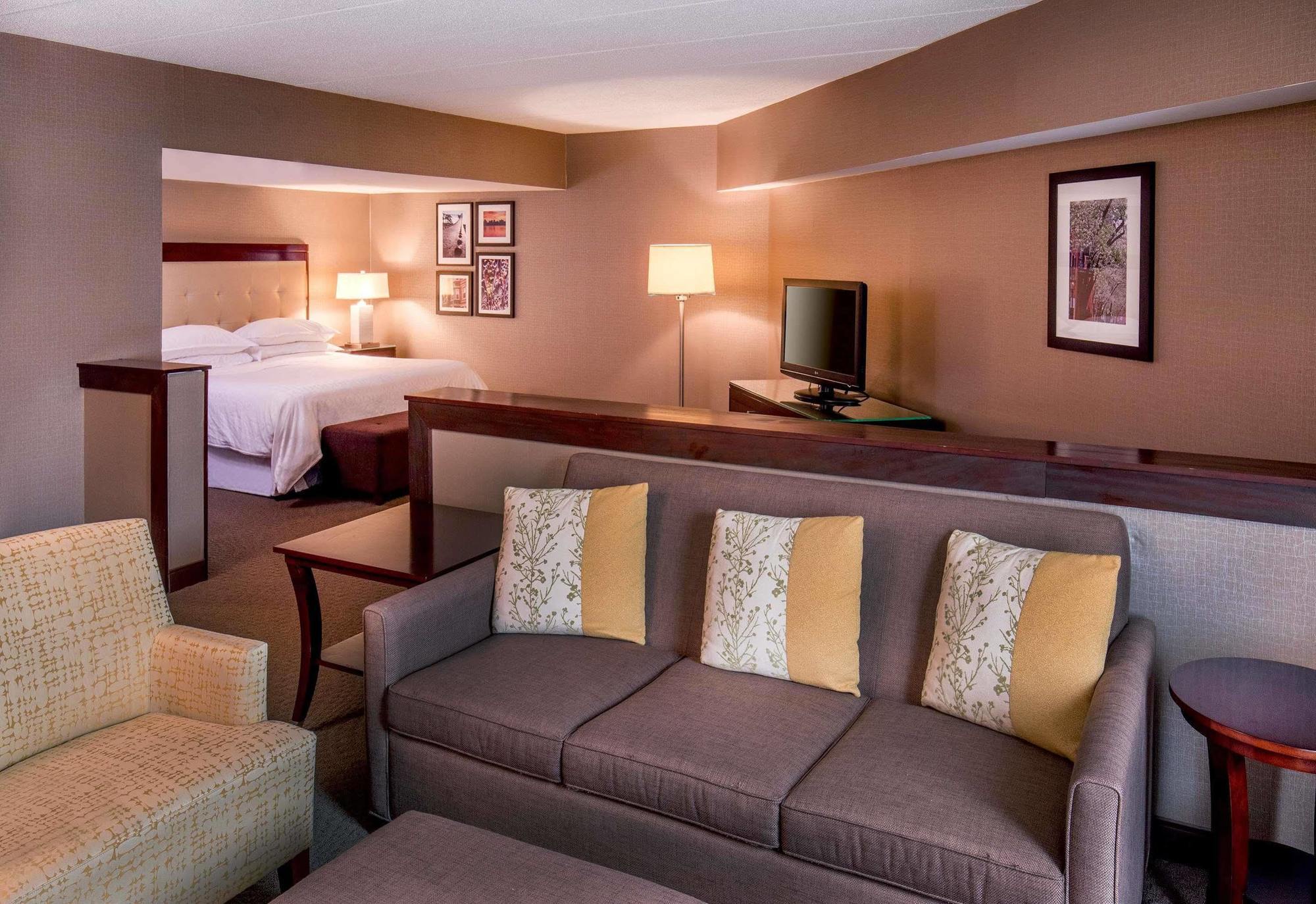 Sheraton Boston Needham Hotel Экстерьер фото