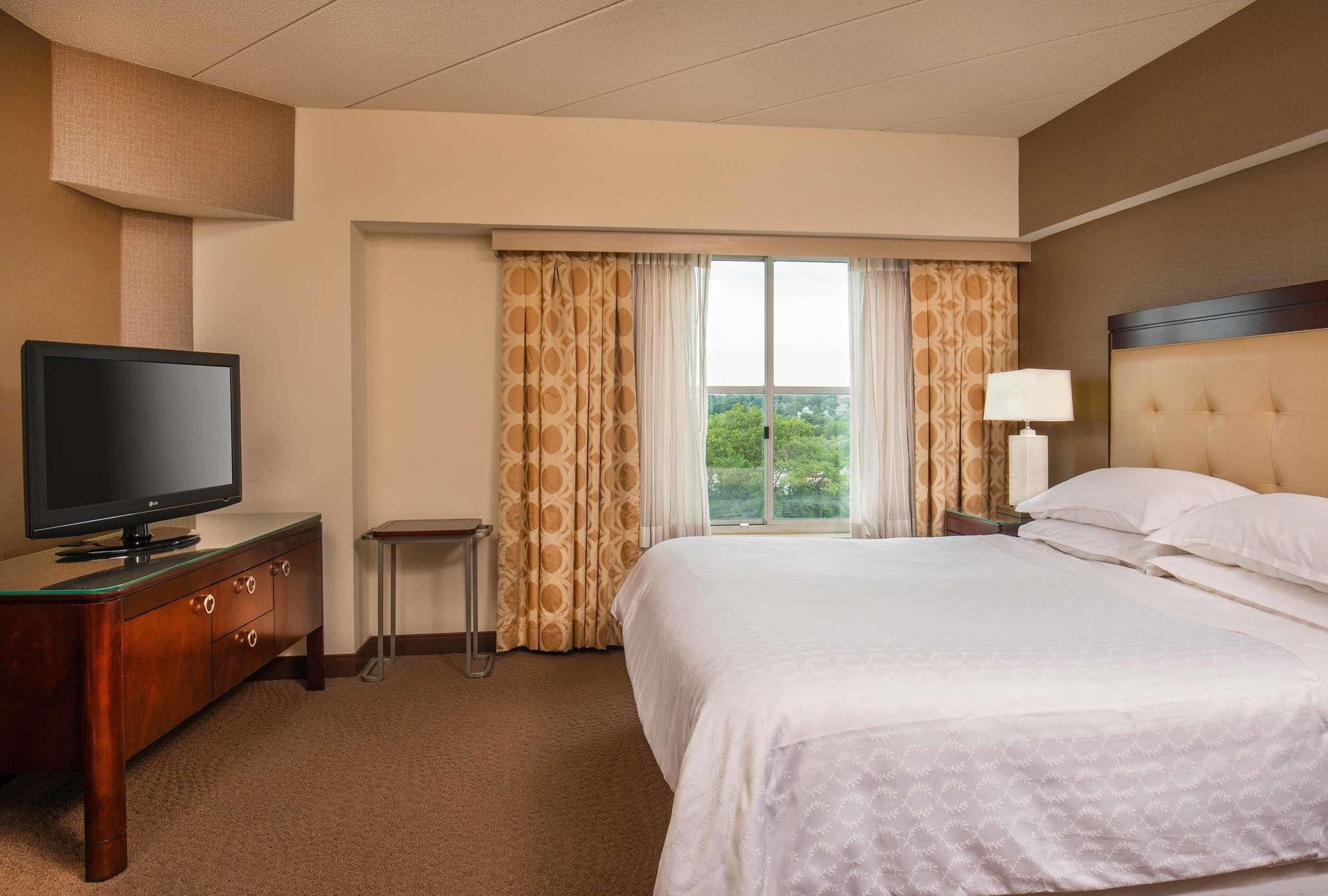Sheraton Boston Needham Hotel Экстерьер фото