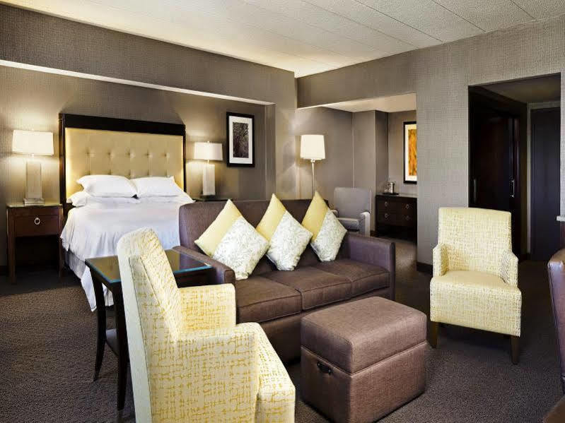 Sheraton Boston Needham Hotel Экстерьер фото