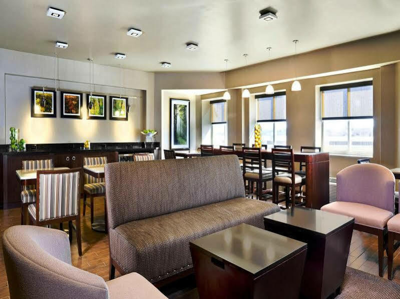 Sheraton Boston Needham Hotel Экстерьер фото